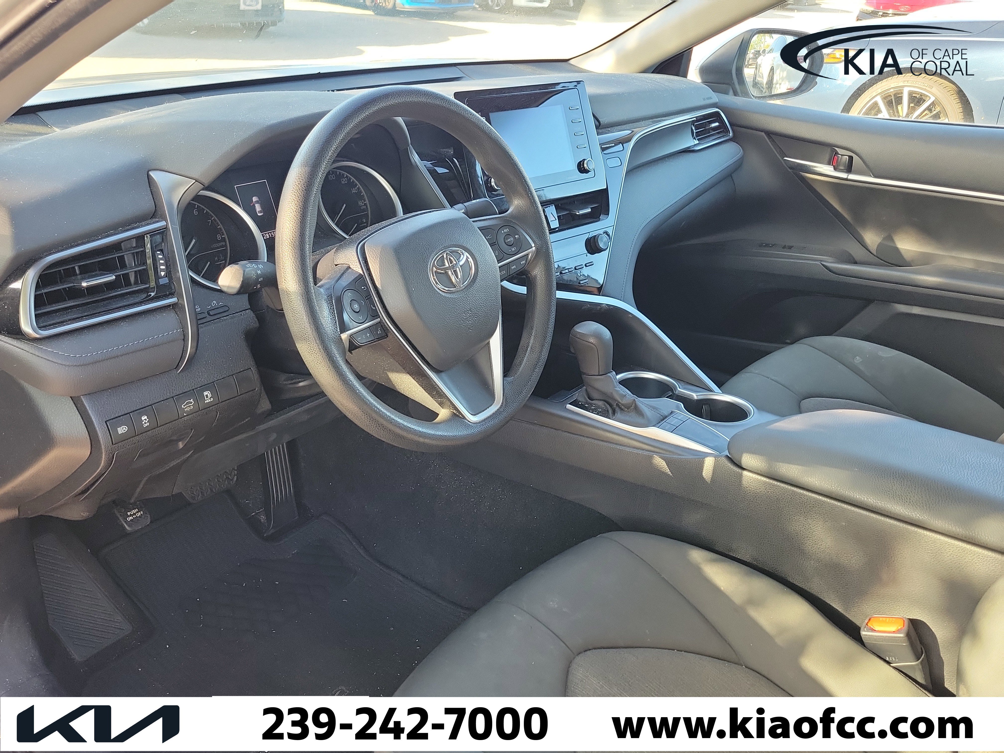 Used 2022 Toyota Camry LE image 6