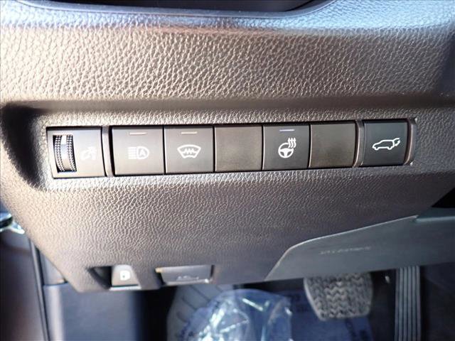 Used 2024 Toyota RAV4 SE w/ Convenience Package AWD/4WD image 17