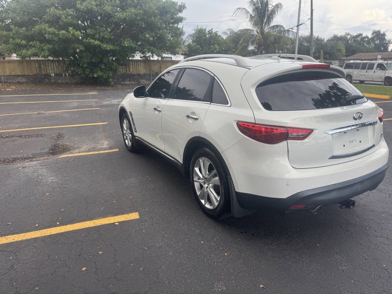 Used 2014 INFINITI QX70 2WD w/ Premium Package image 2