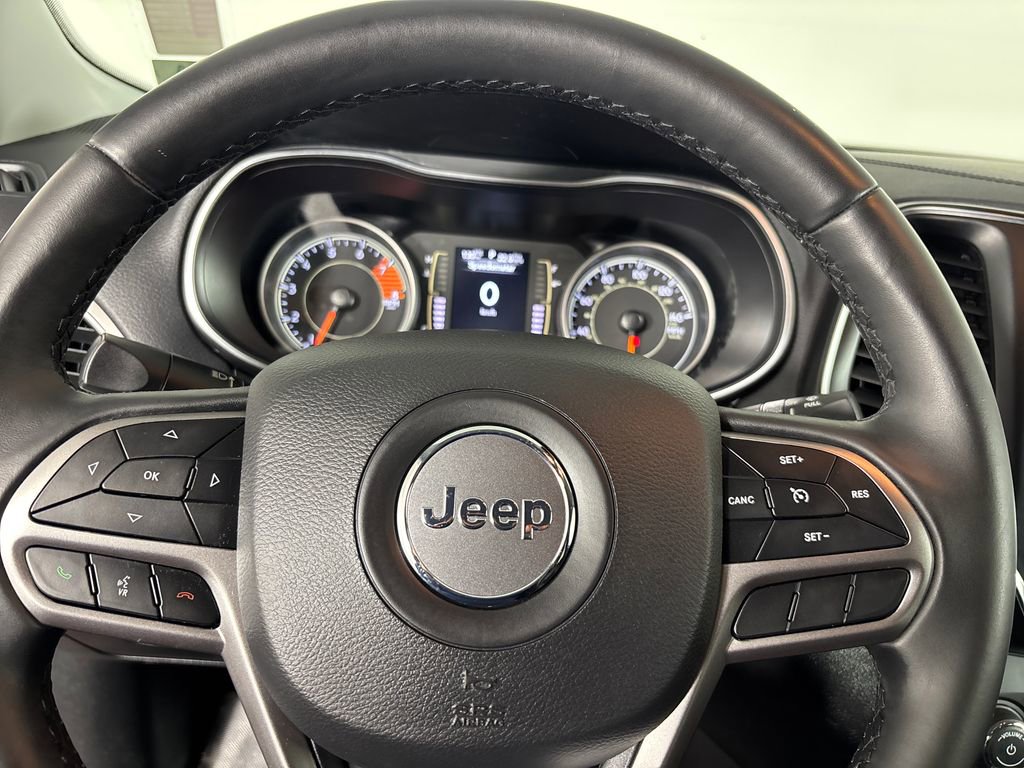 Used 2020 Jeep Cherokee Latitude Plus image 13