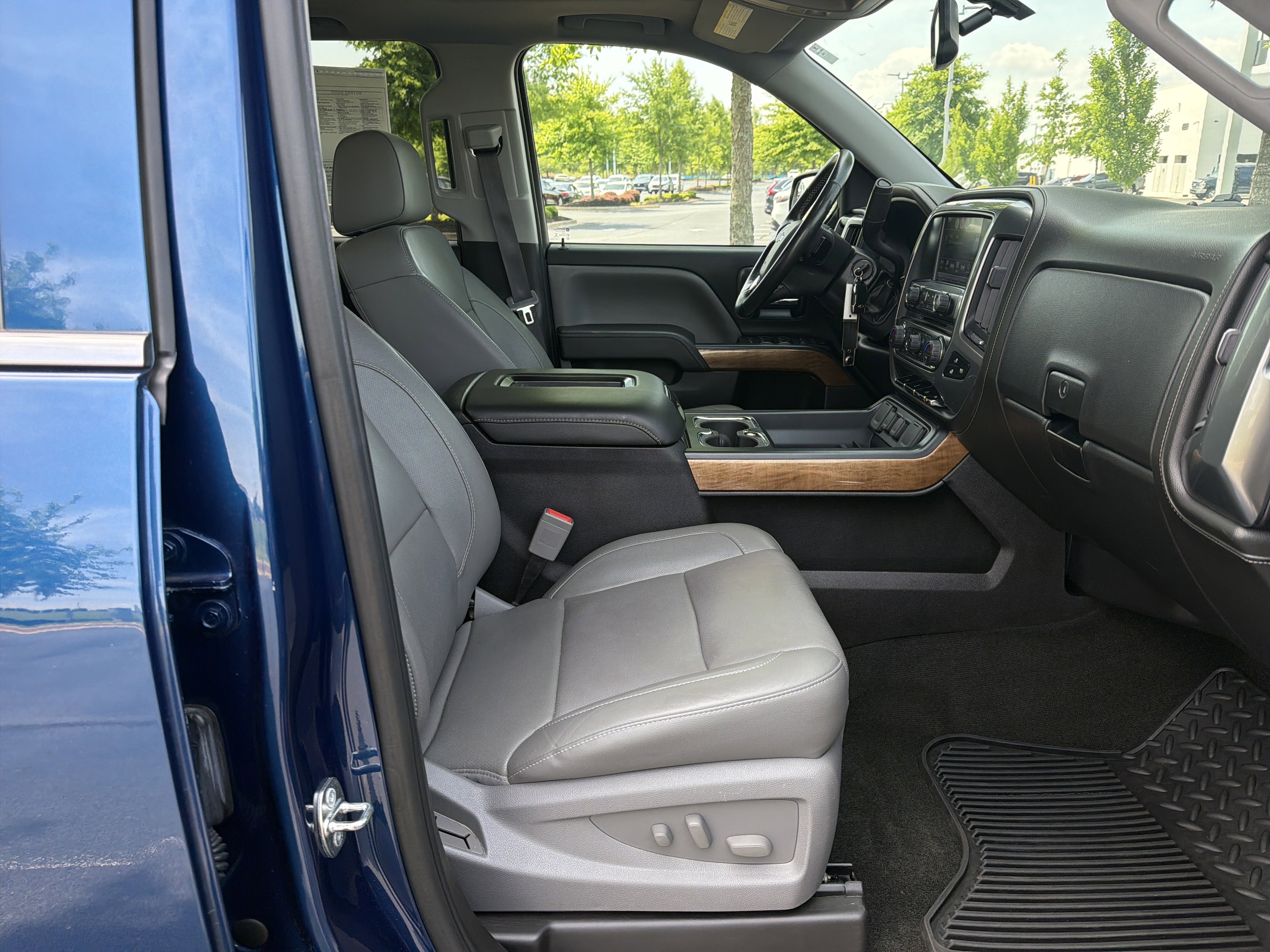 Used 2017 Chevrolet Silverado 1500 LTZ w/ Sport Package AWD/4WD image 31
