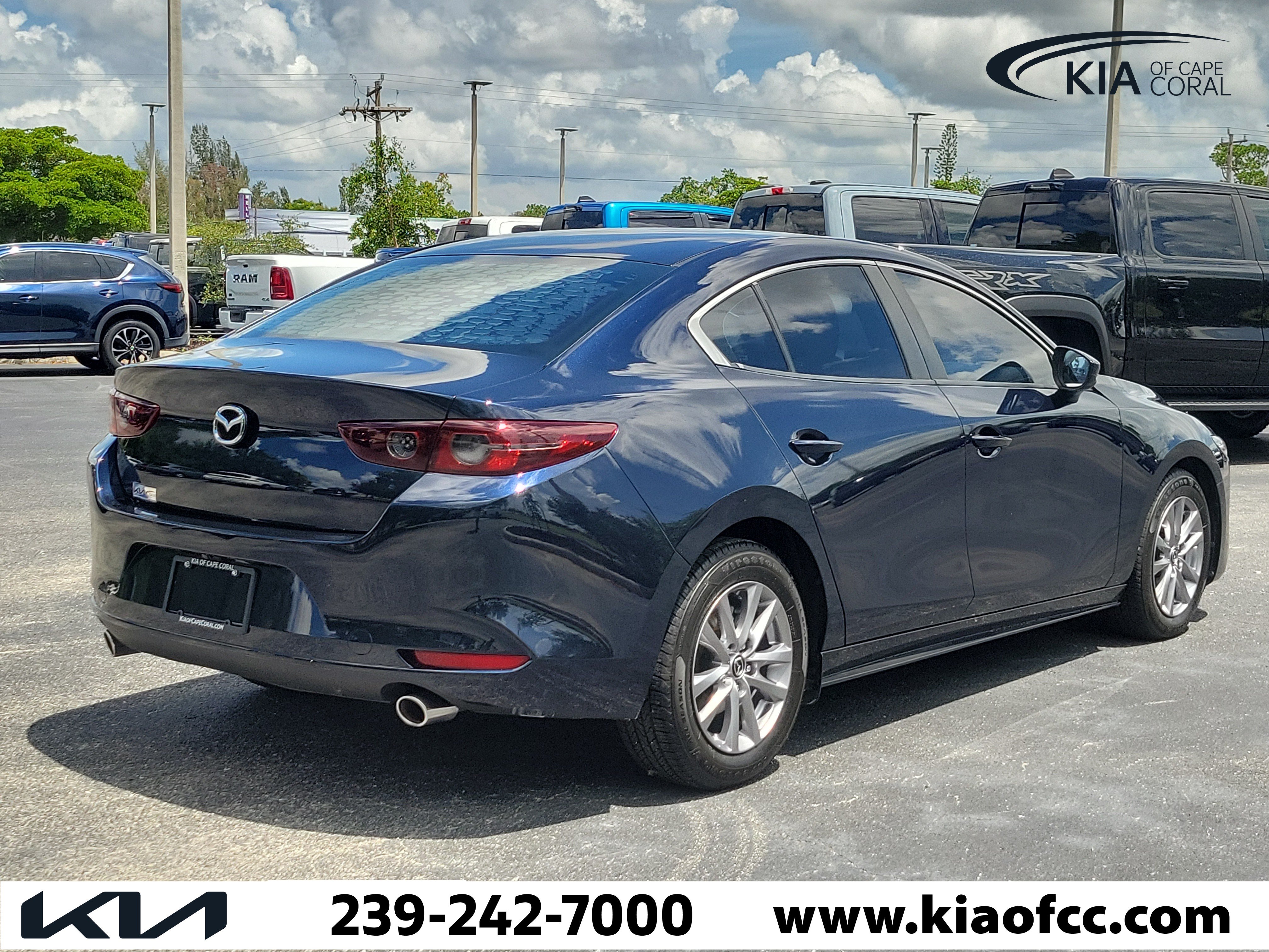 Used 2020 MAZDA MAZDA3 Sedan FWD image 6