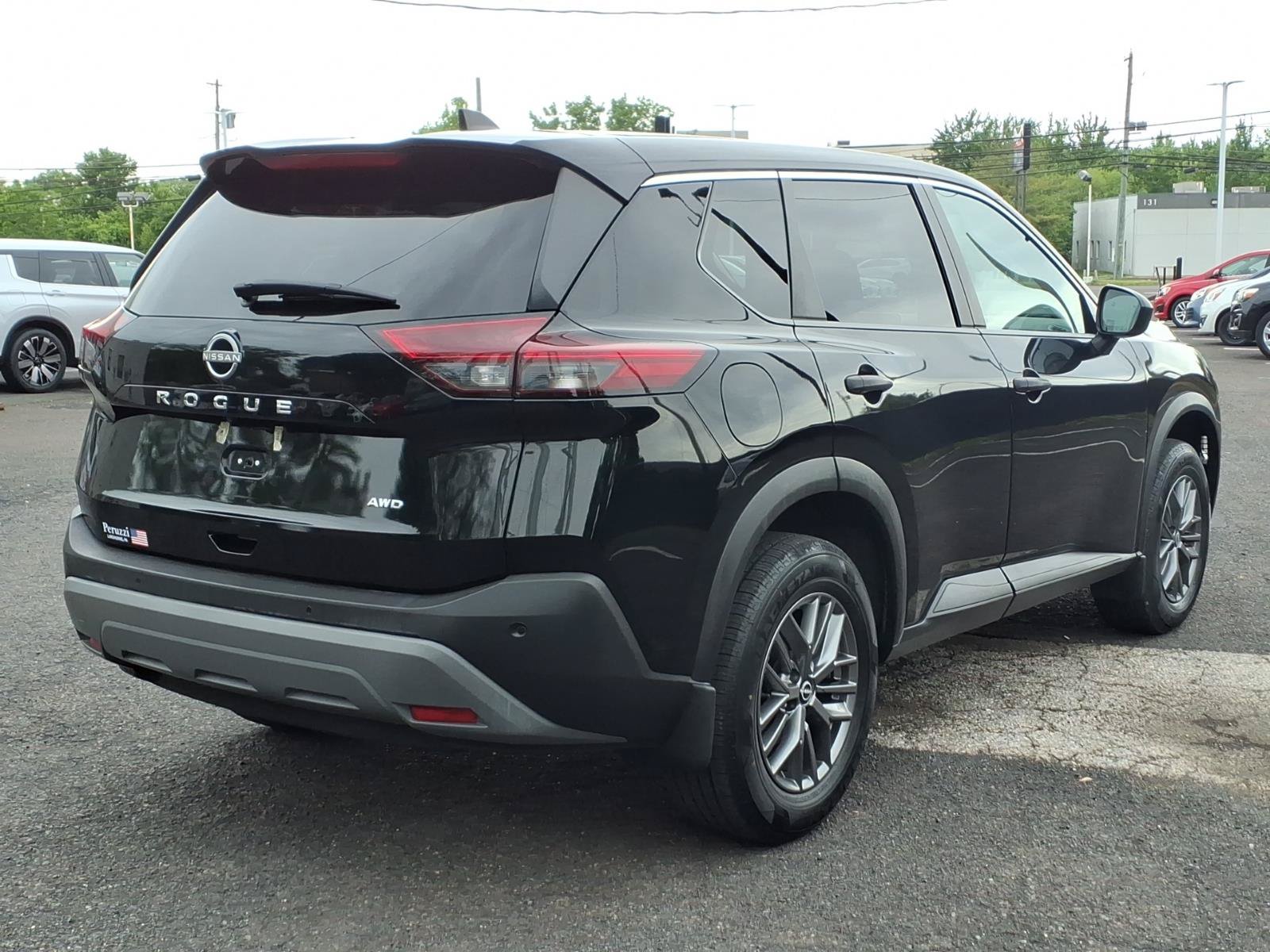 Used 2022 Nissan Rogue S AWD/4WD image 3