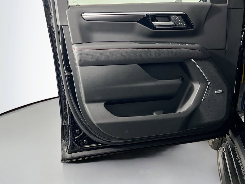 New 2026 Chevrolet Suburban RST image 18