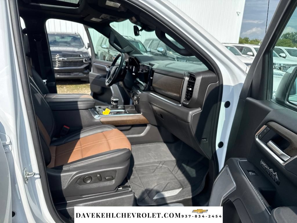 Used 2025 Chevrolet Silverado 1500 High Country w/ High Country Premium Package AWD/4WD image 28