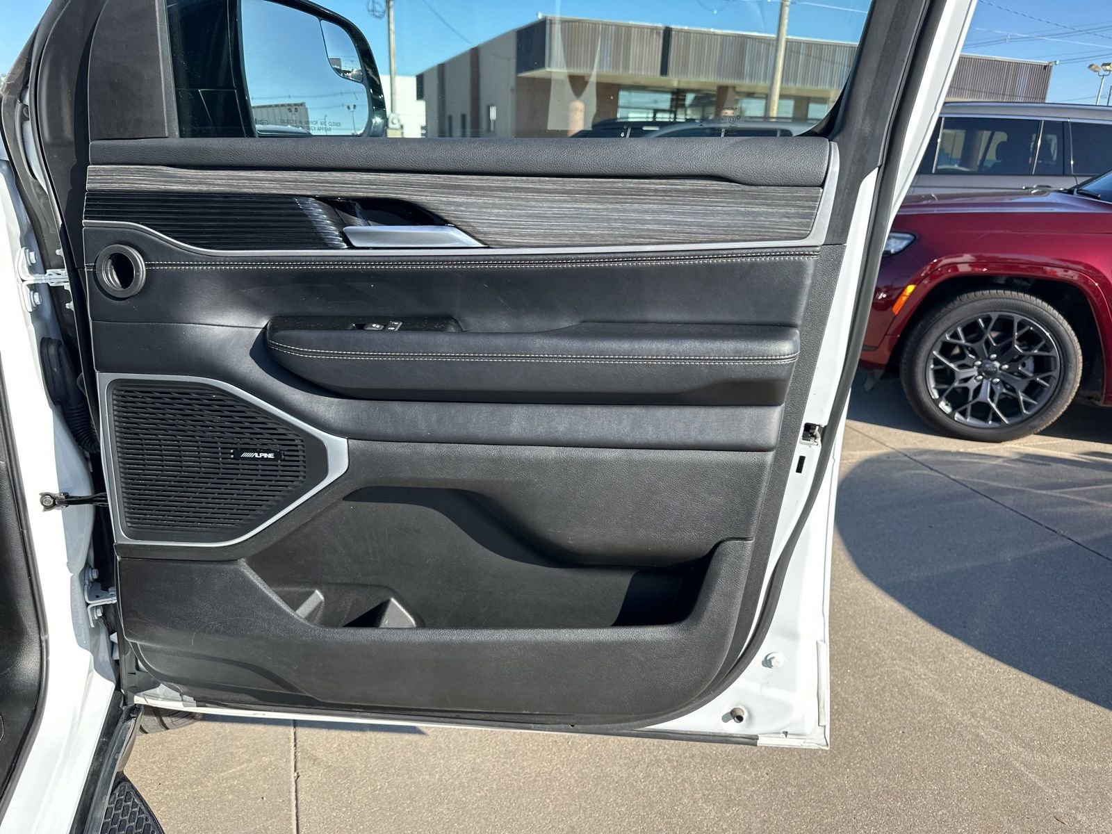 Used 2024 Jeep Wagoneer L Series II w/ Flexible Seating Group image 23