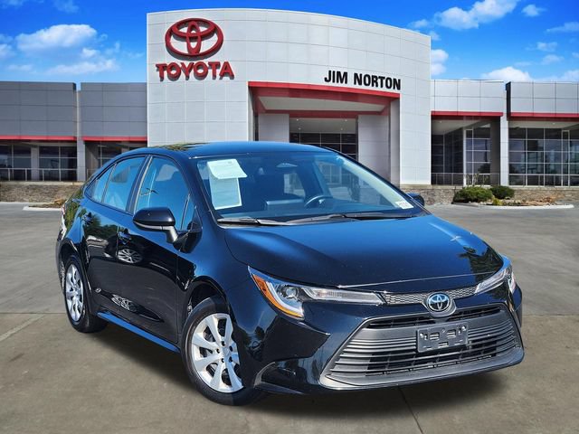 Used 2025 Toyota Corolla LE FWD image 1