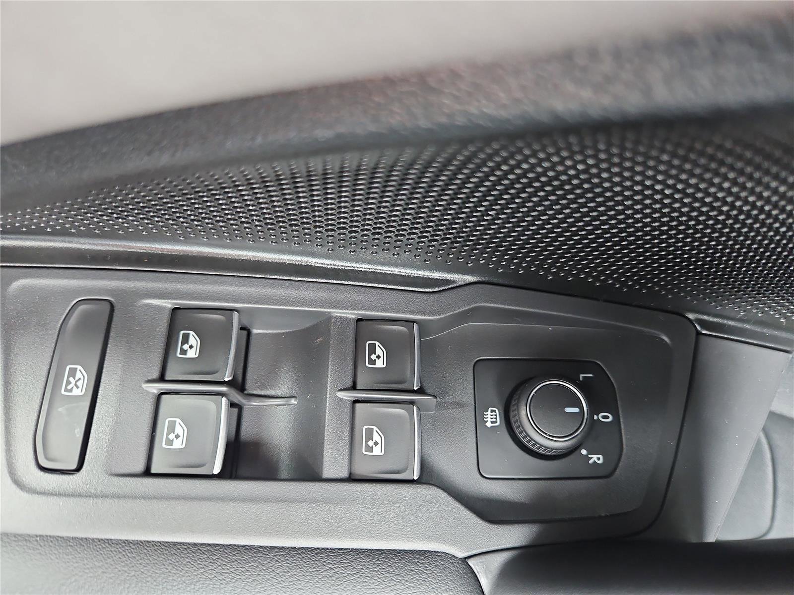 New 2026 Volkswagen Tiguan SE R-Line image 13