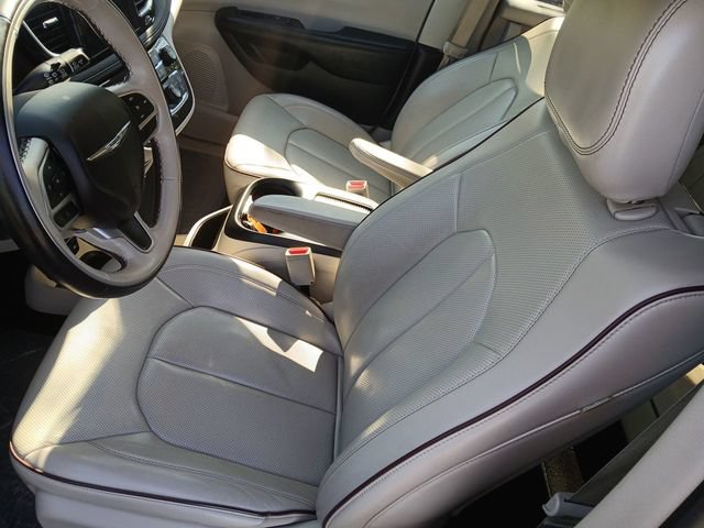 Used 2018 Chrysler Pacifica Limited FWD image 12