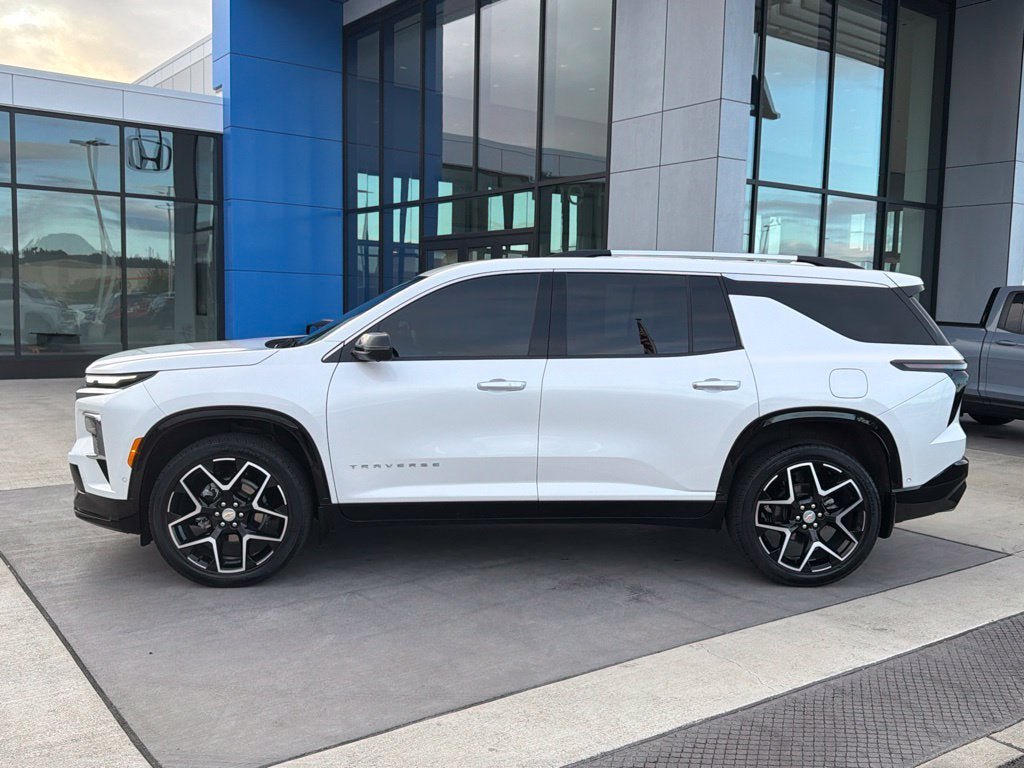 Used 2025 Chevrolet Traverse High Country AWD/4WD image 9