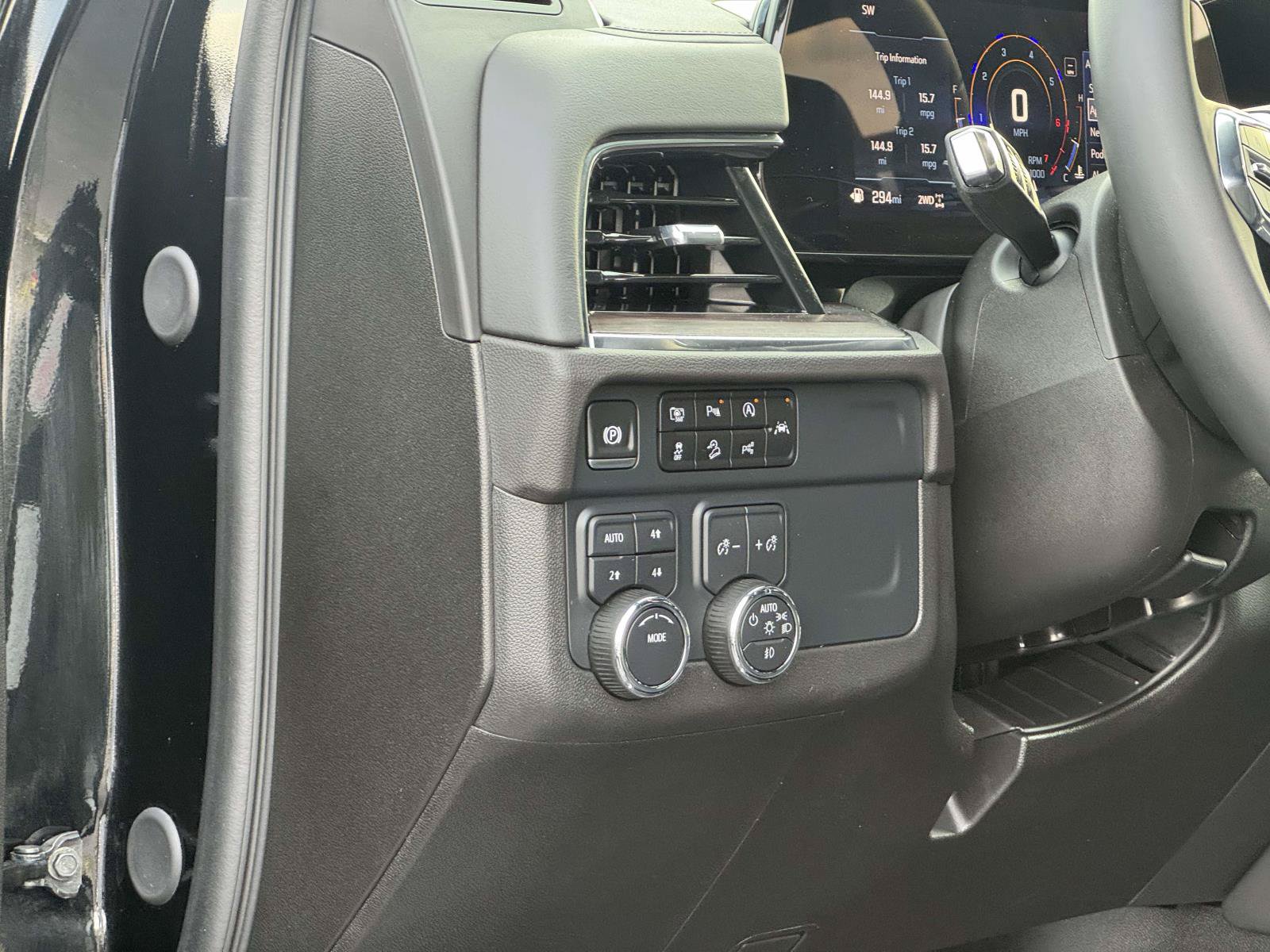 Used 2025 Chevrolet Suburban Z71 AWD/4WD image 13