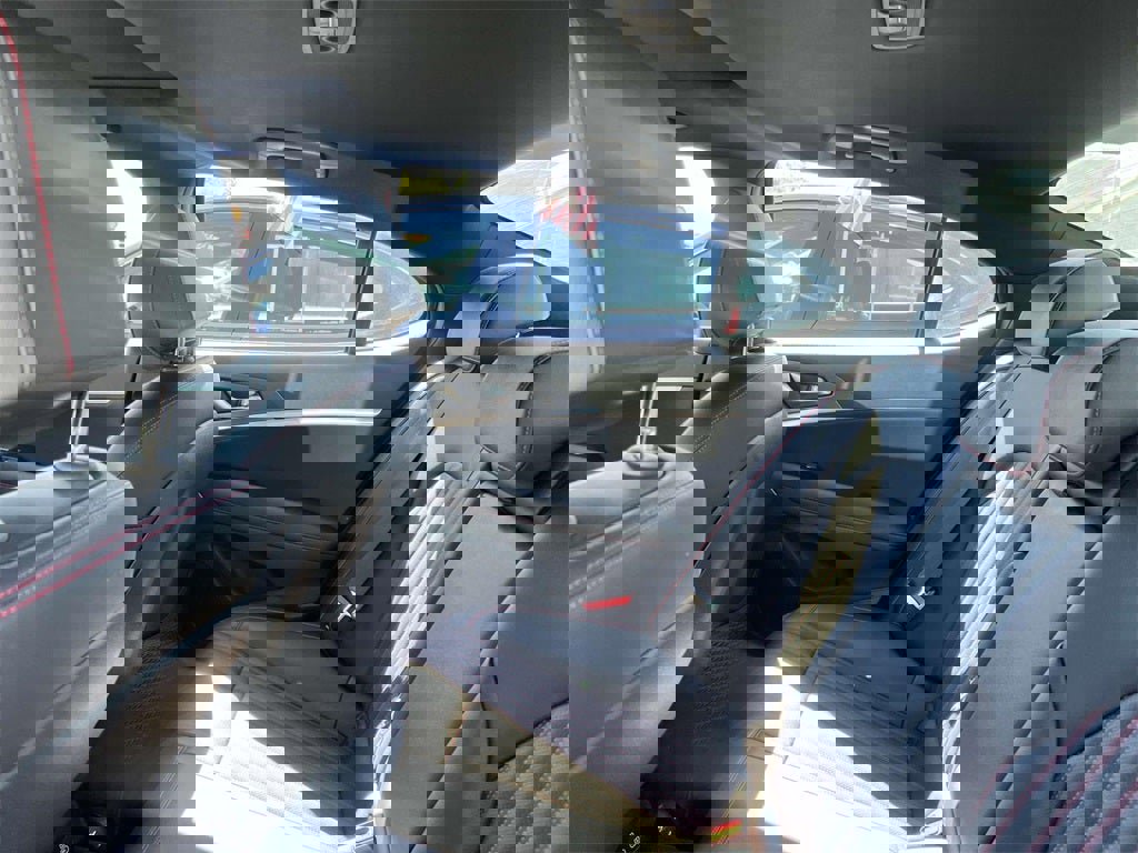 Used 2025 Genesis G70 2.5T w/ Sport Prestige Package image 11