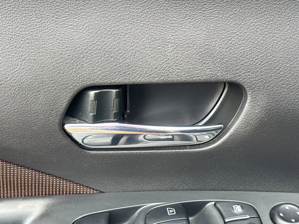 Used 2018 Nissan Kicks SR image 10