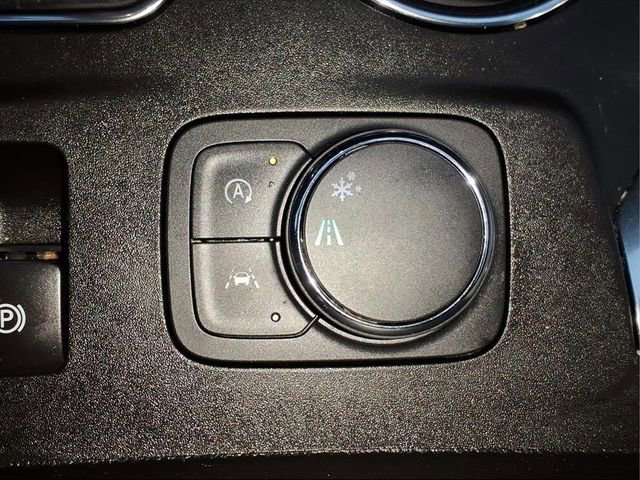 Used 2023 Chevrolet Traverse LT image 21