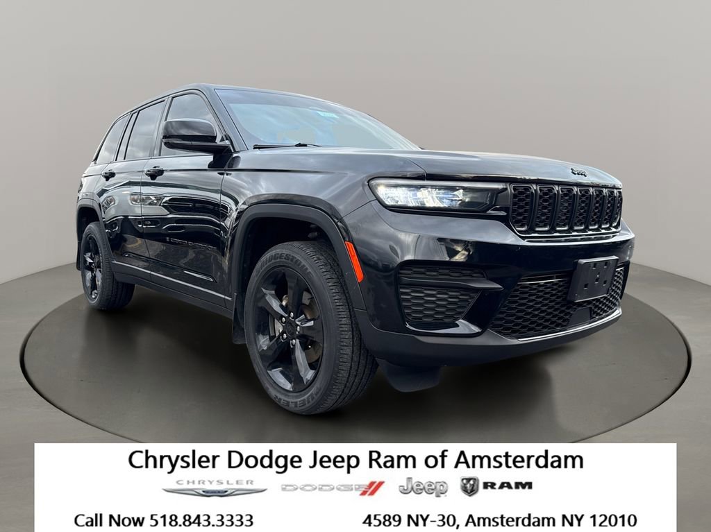 Used 2023 Jeep Grand Cherokee Altitude image 1