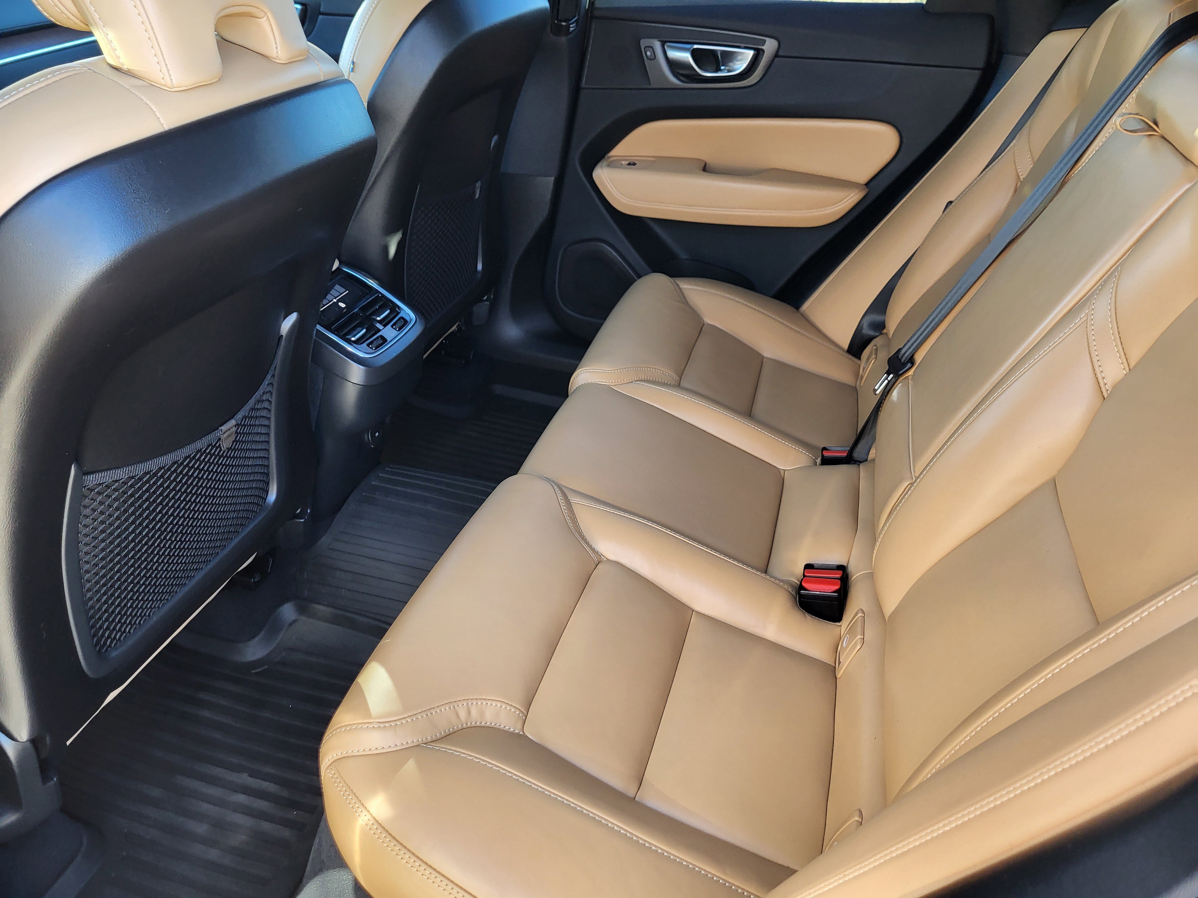 Certified 2023 Volvo XC60 B5 Ultimate w/ Protection Package Premier image 15