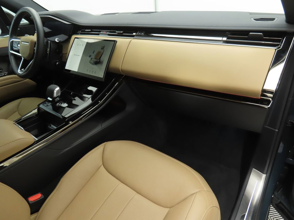 Used 2025 Land Rover Range Rover Sport SE image 14