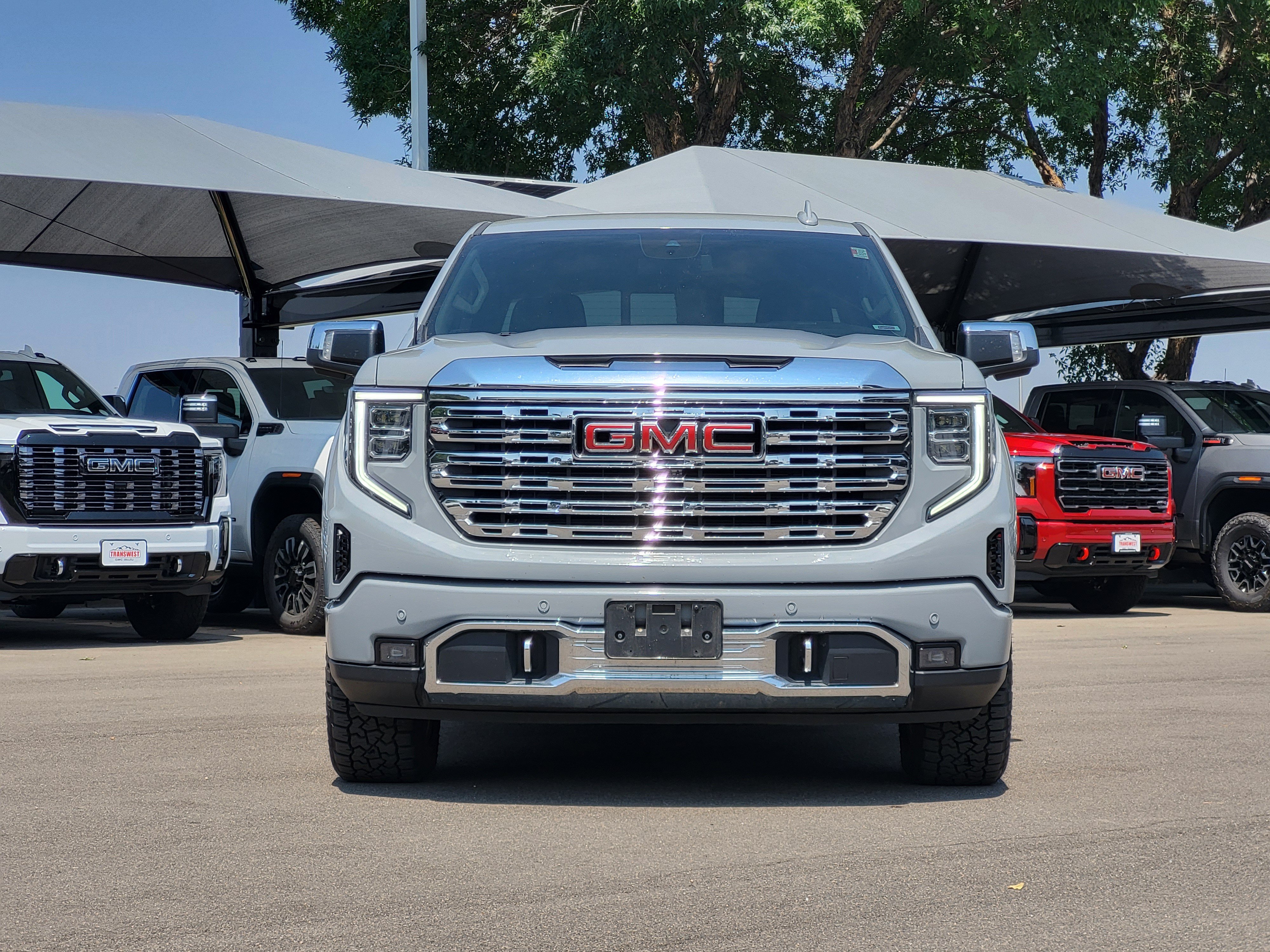 Used 2025 GMC Sierra 1500 Denali AWD/4WD image 2