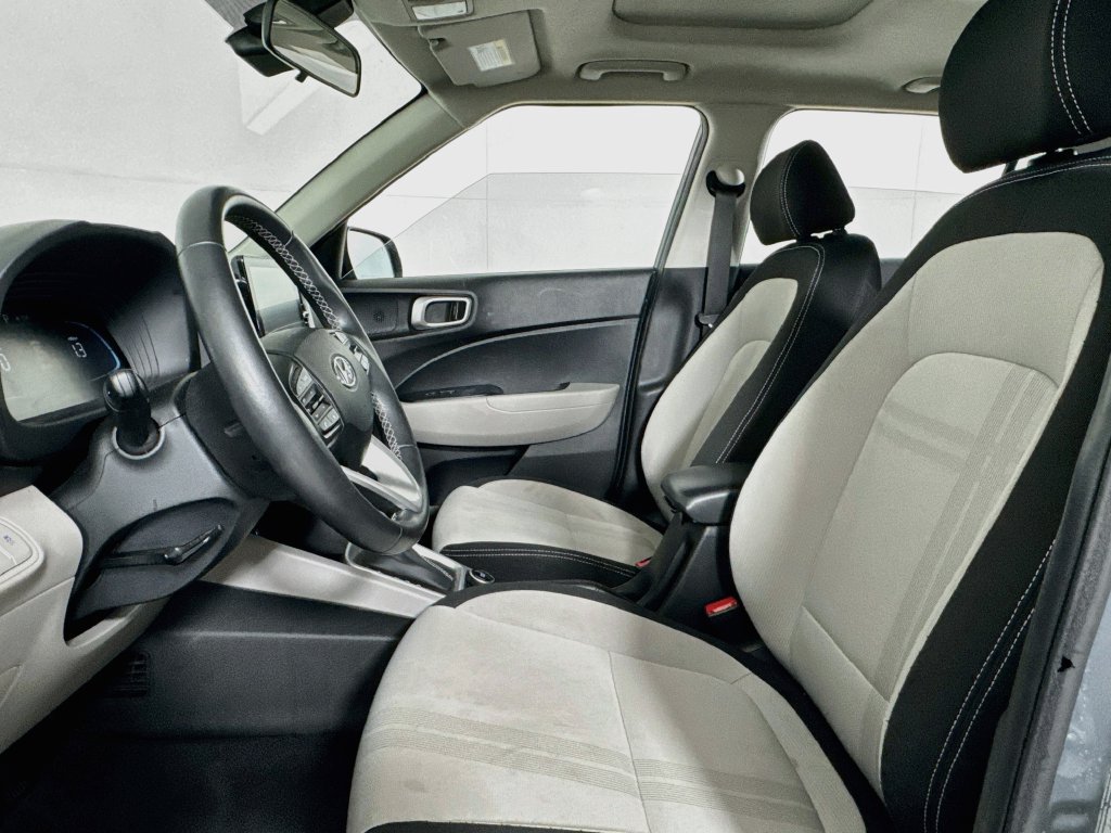 Used 2025 Hyundai Venue SEL FWD image 10