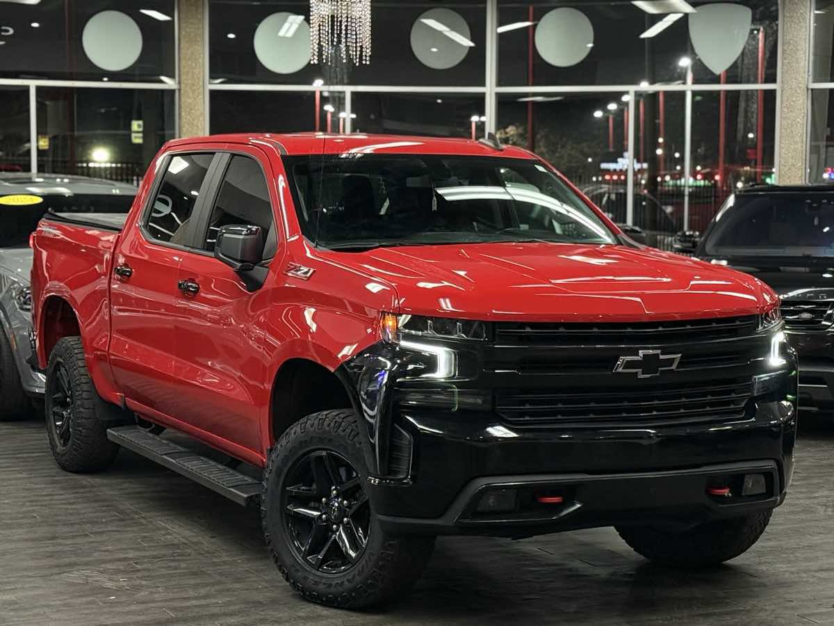 Used 2020 Chevrolet Silverado 1500 LT Trail Boss image 2