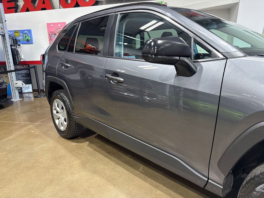 Used 2021 Toyota RAV4 LE AWD/4WD image 27