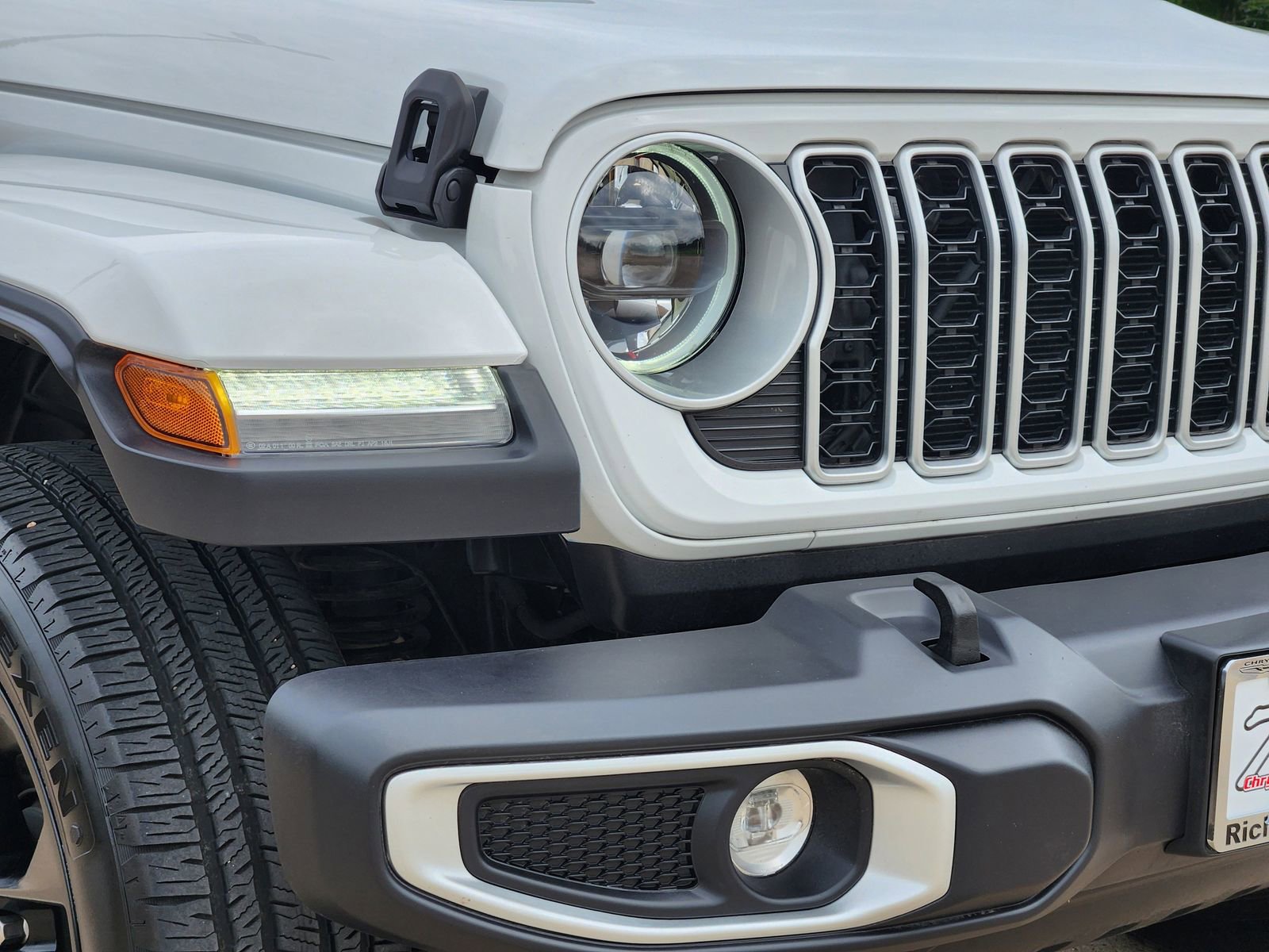 Used 2025 Jeep Wrangler Sahara w/ Safety Group image 9