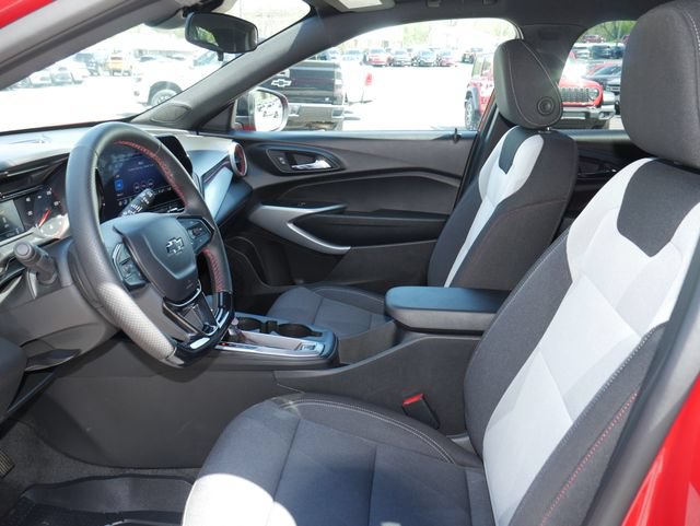 Used 2026 Chevrolet Trax RS FWD image 2