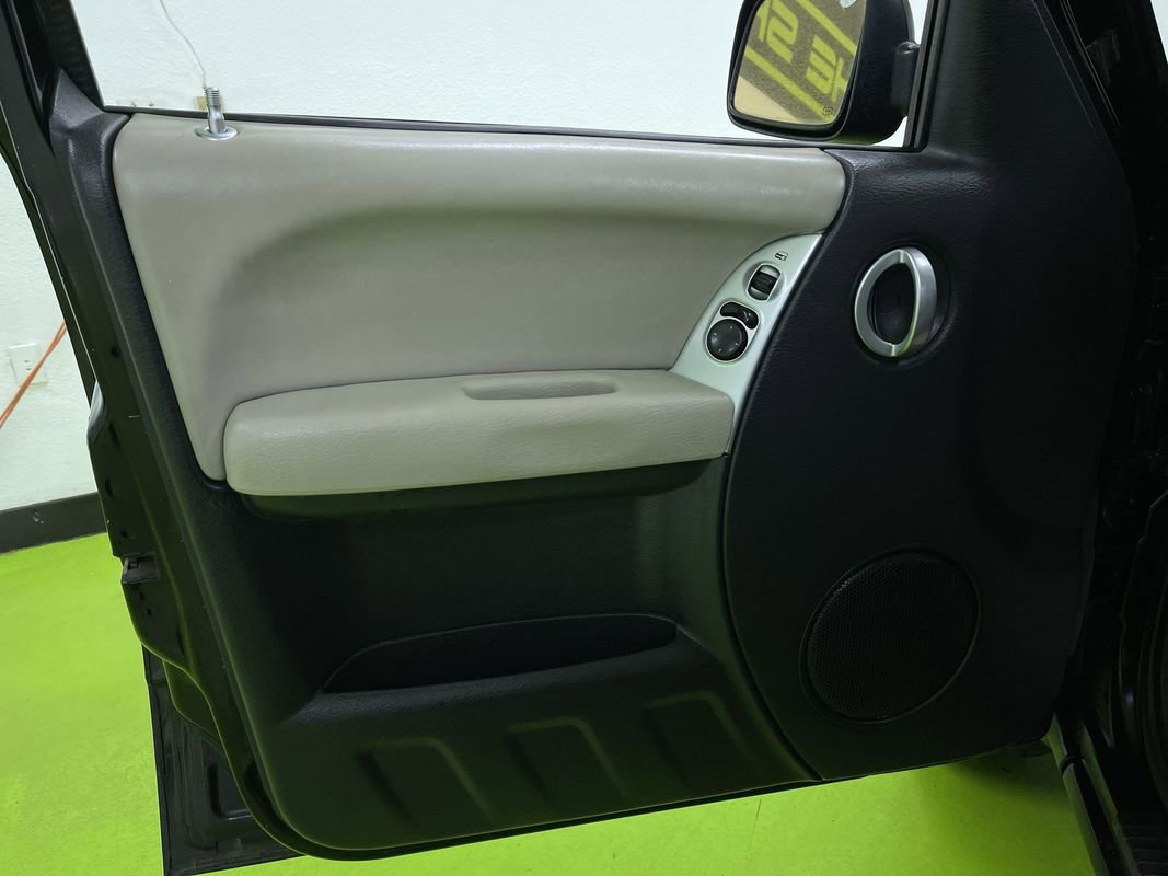 Used 2003 Jeep Liberty Limited image 16
