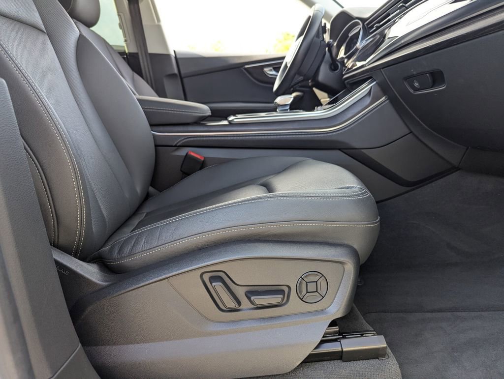 Used 2023 Audi Q8 Premium Plus w/ Premium Plus Package image 32