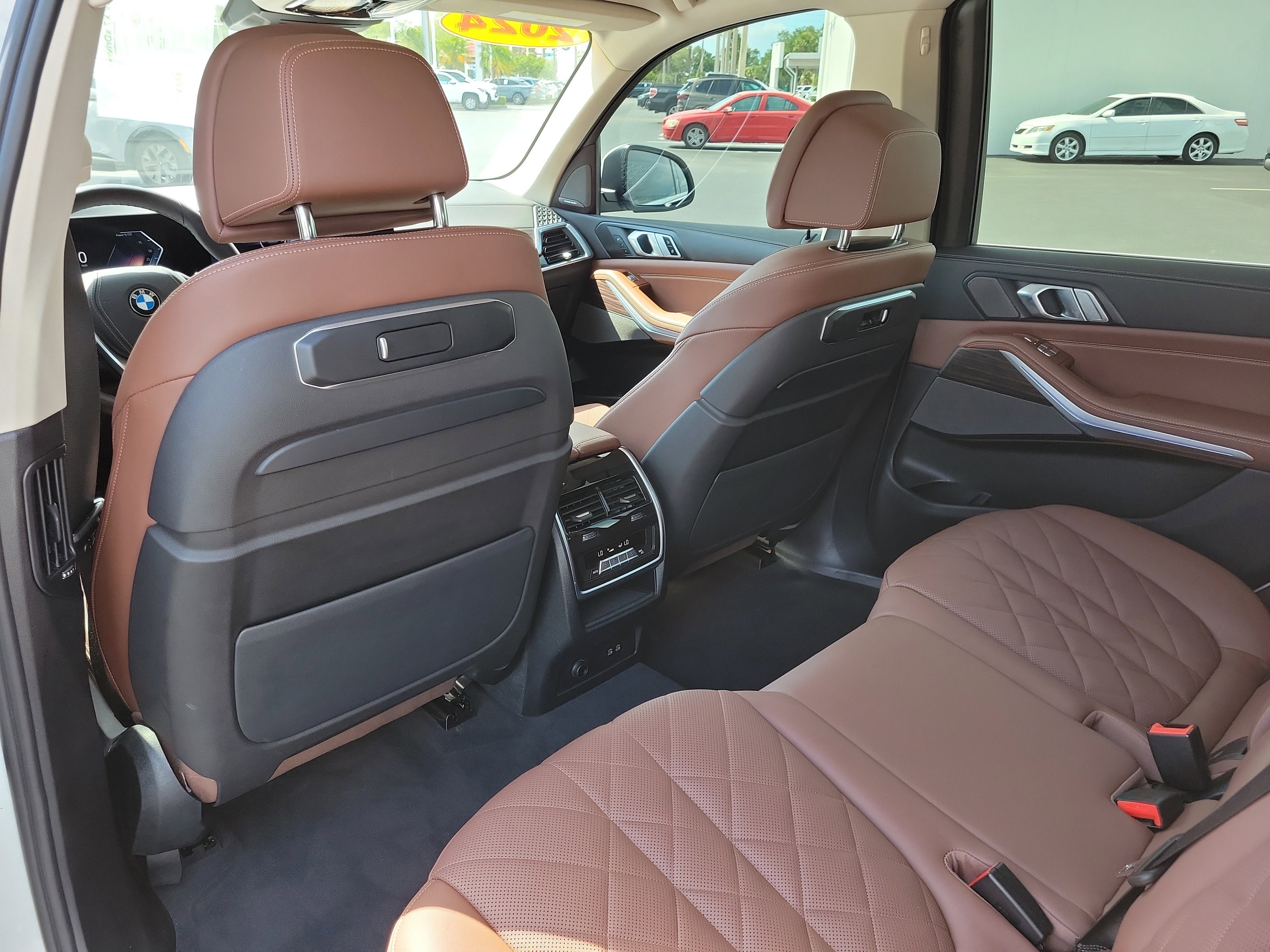 Certified 2024 BMW X7 xDrive40i w/ Premium Package AWD/4WD image 12