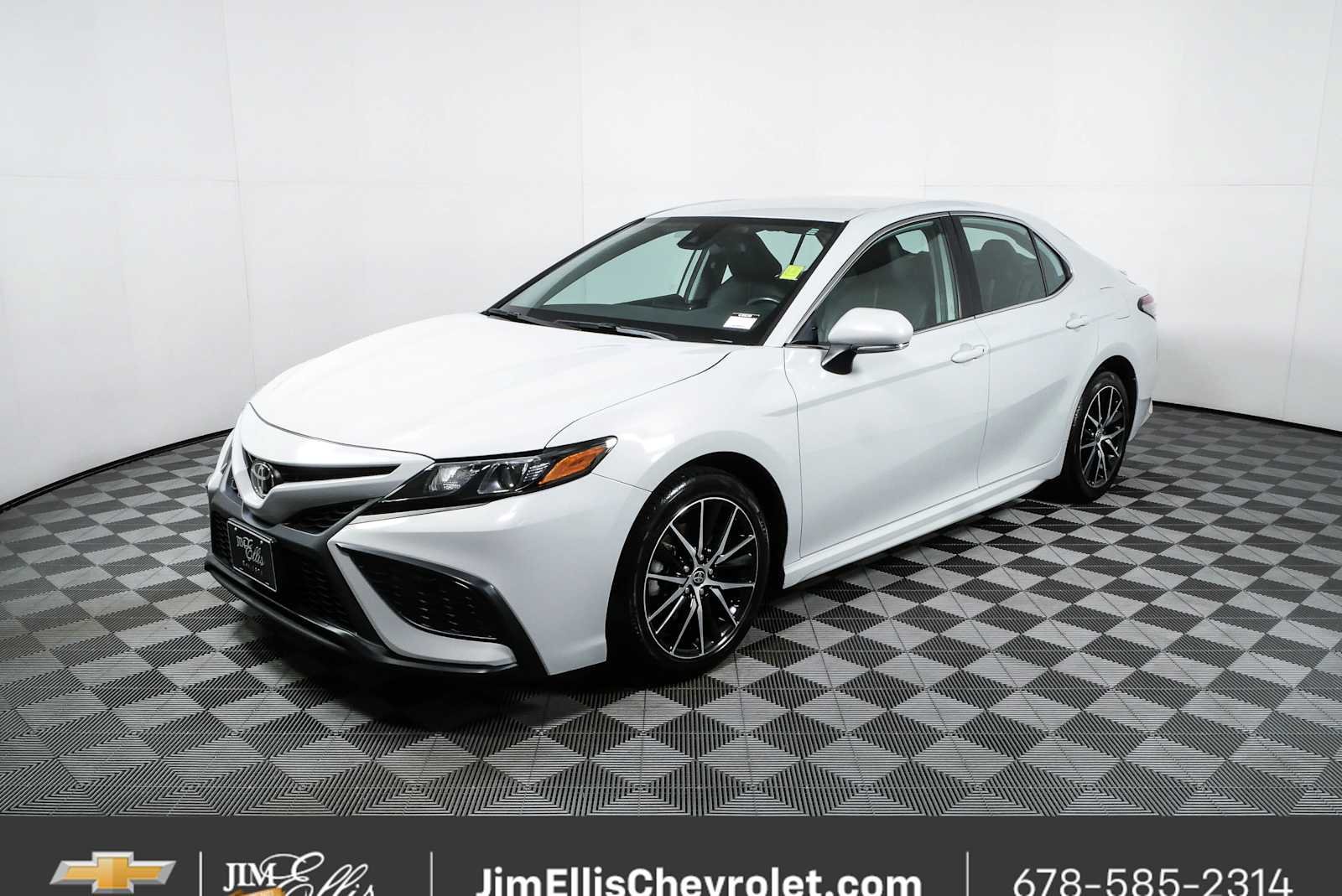 Used 2024 Toyota Camry SE FWD image 23