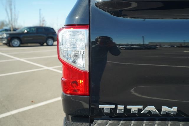 Used 2024 Nissan Titan SV w/ SV Convenience Package image 38