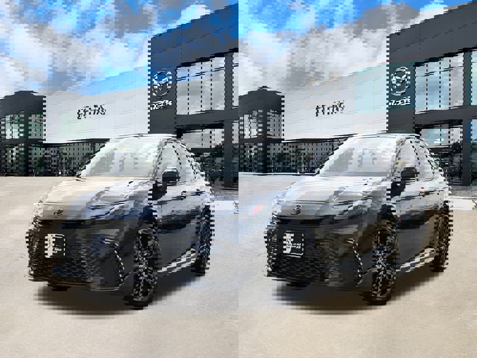 Used 2025 Toyota Camry XSE image 1