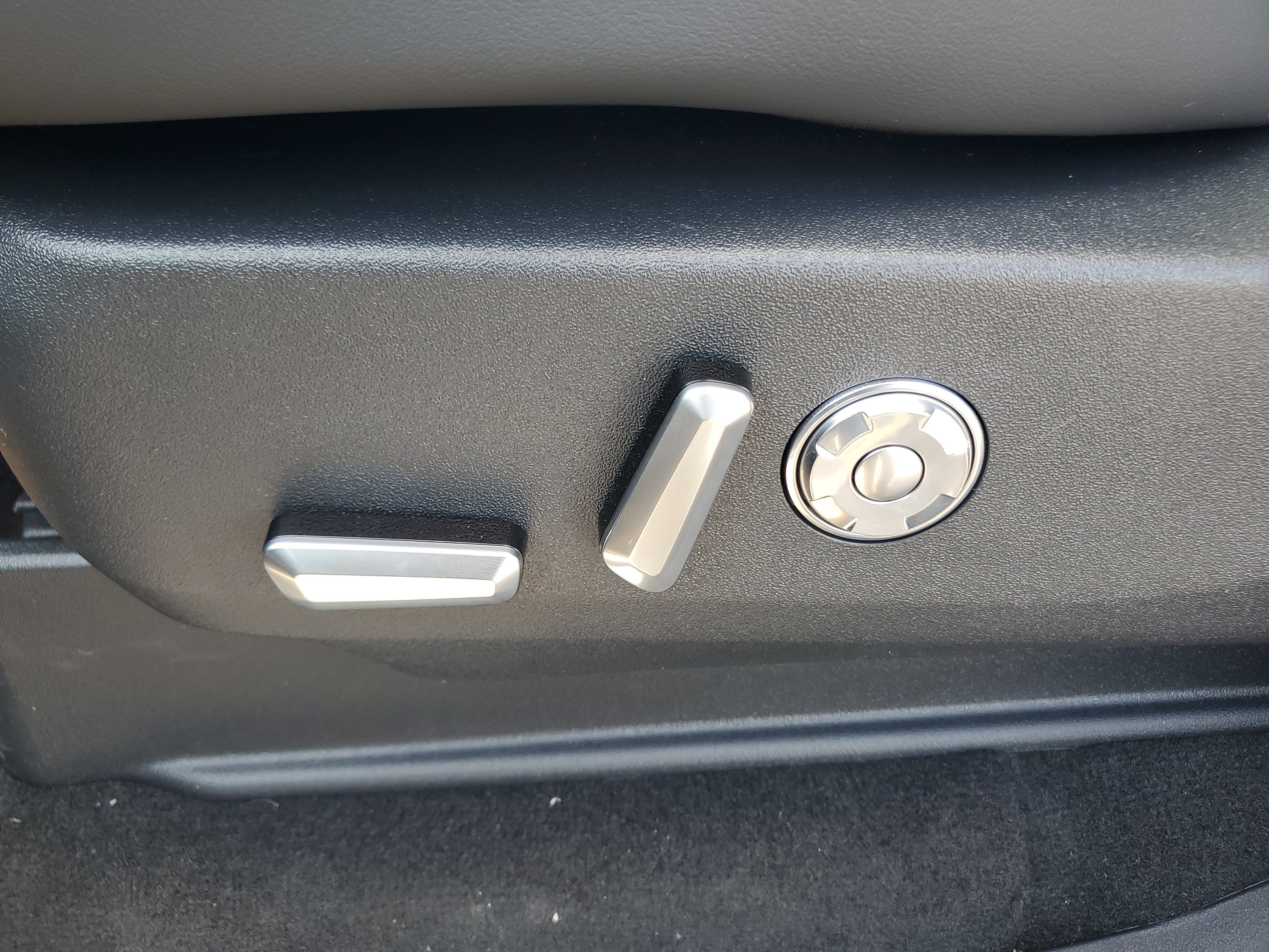 New 2026 Lincoln Navigator L Reserve AWD/4WD image 13