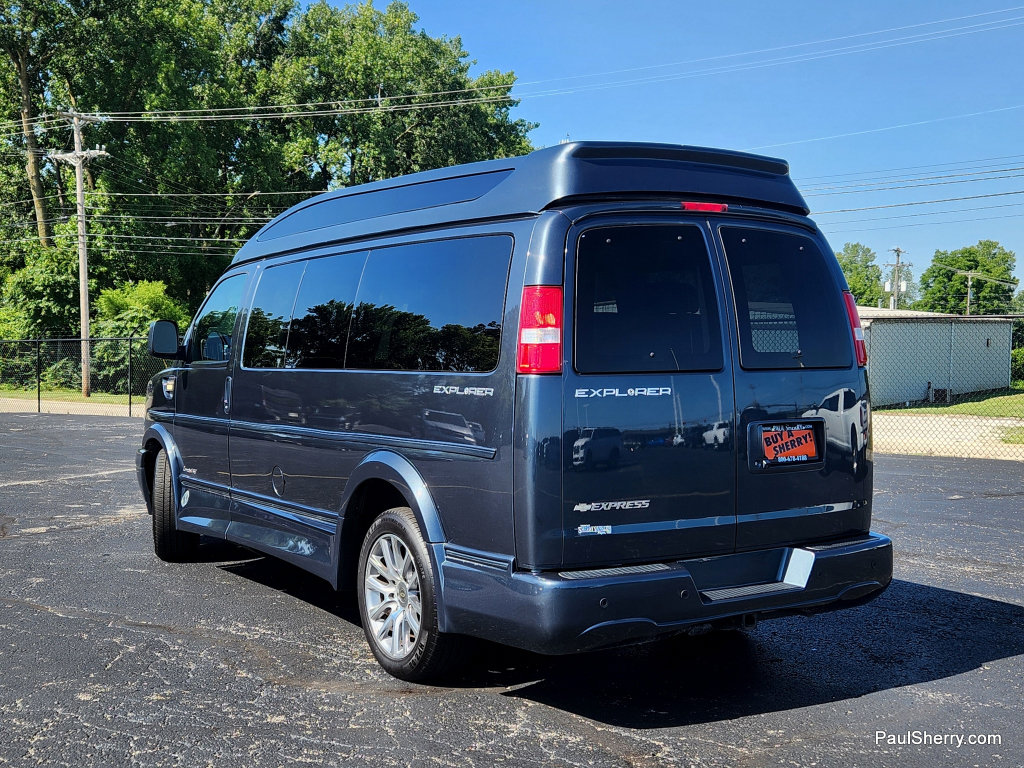 Used 2019 Chevrolet Express 2500 RWD image 15
