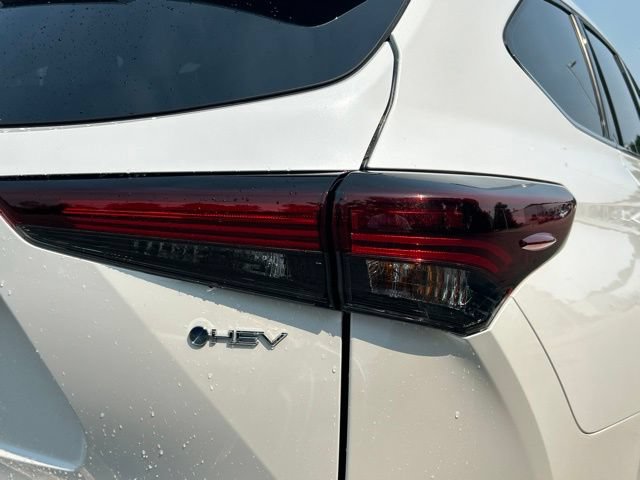 Certified 2025 Toyota Highlander Platinum AWD/4WD image 11