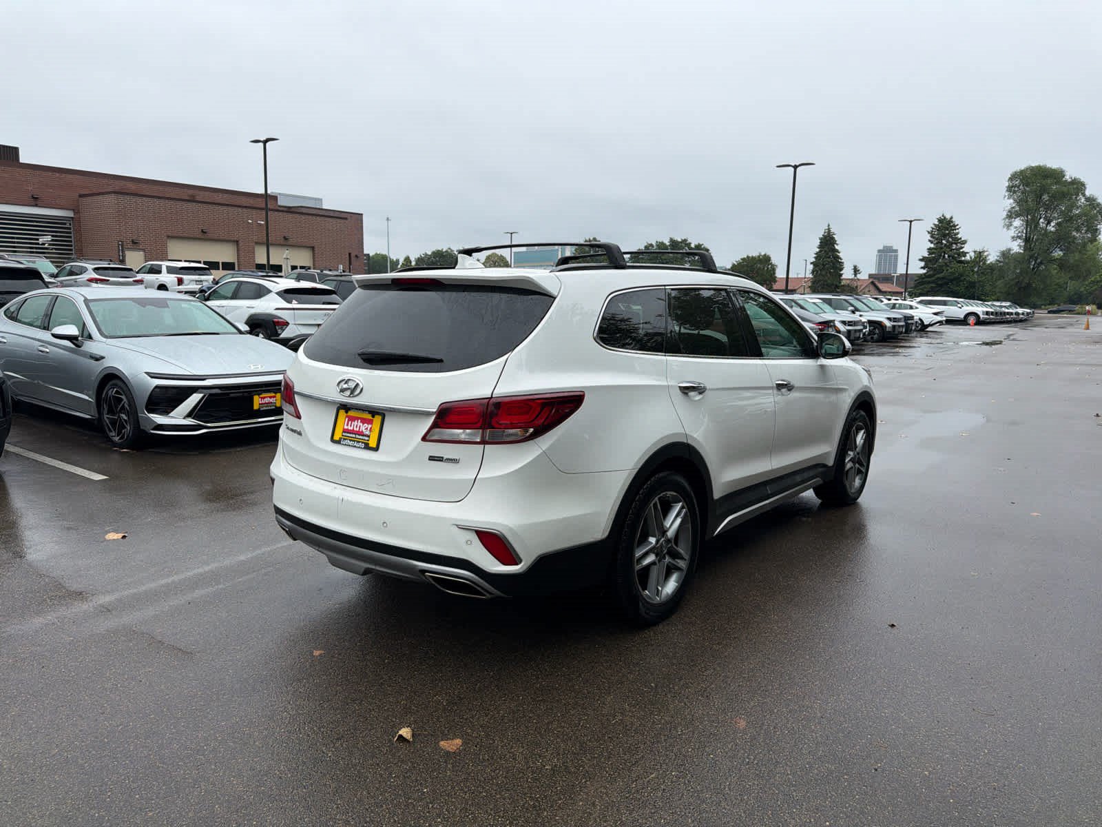Used 2017 Hyundai Santa Fe Limited AWD/4WD image 2