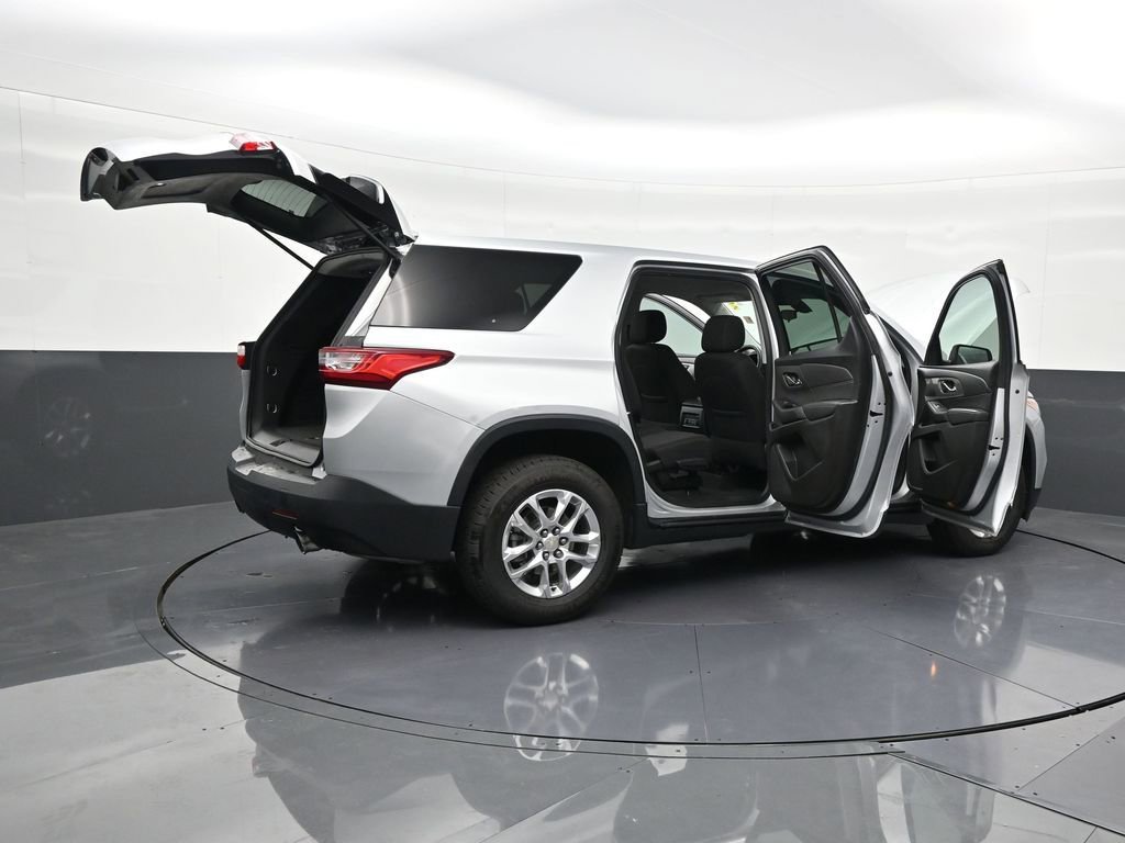 Used 2021 Chevrolet Traverse LS image 32