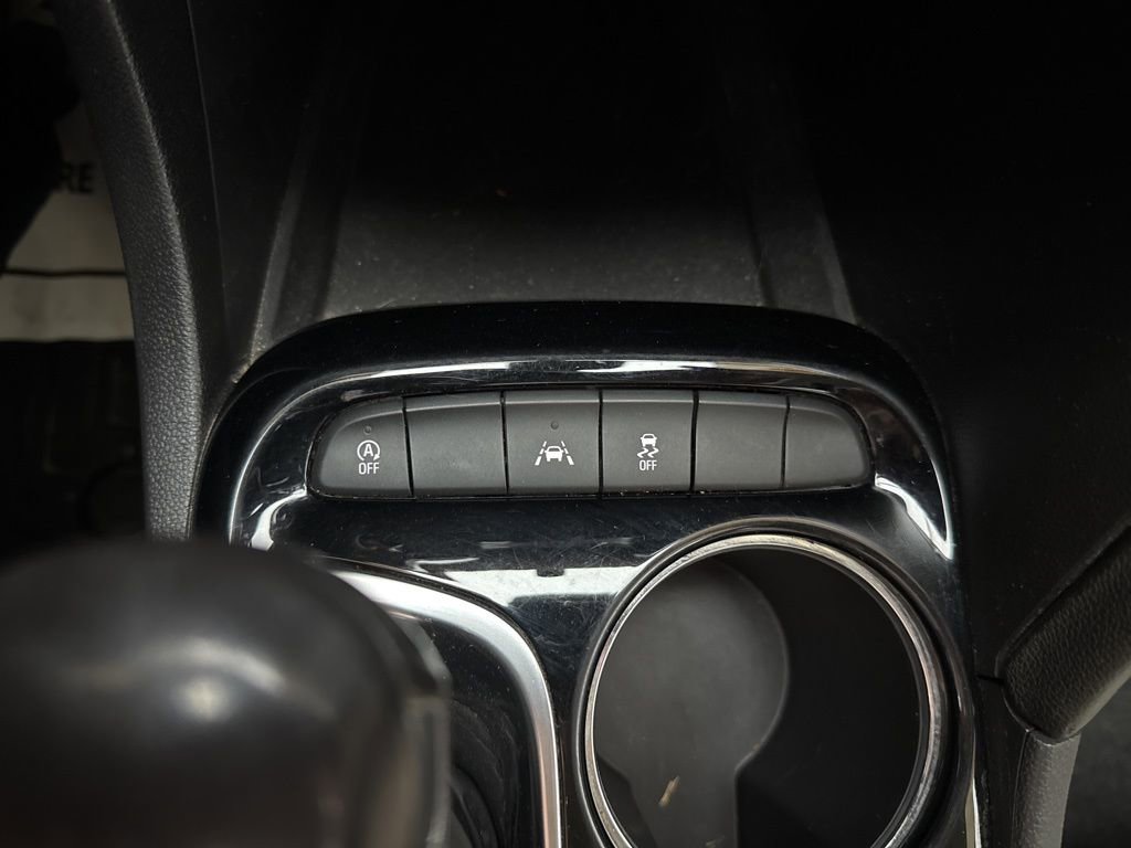 Used 2020 Buick Encore GX Essence image 18