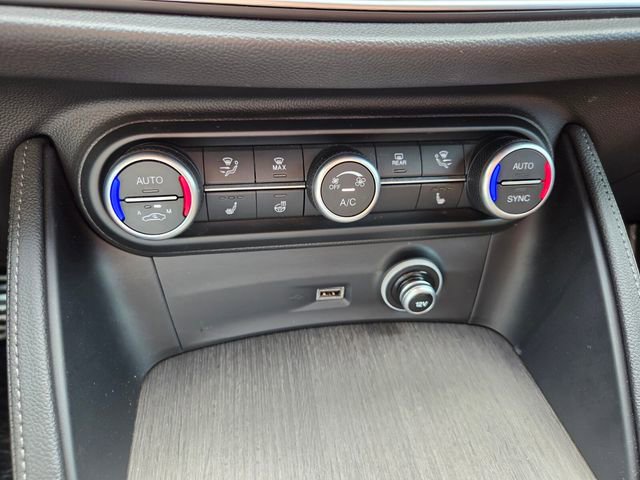 Used 2023 Alfa Romeo Stelvio Ti image 31