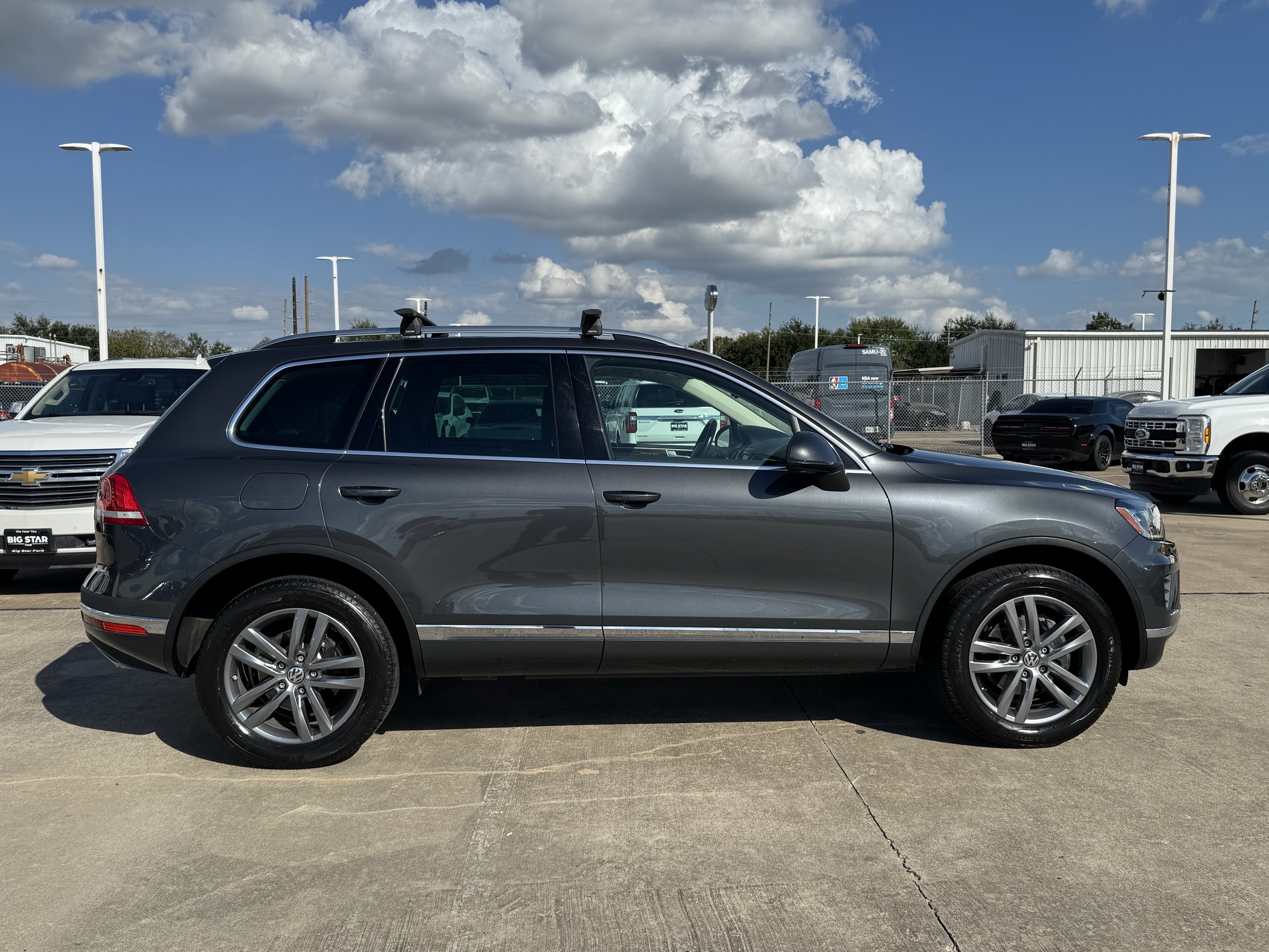 Used 2016 Volkswagen Touareg Sport AWD/4WD image 6