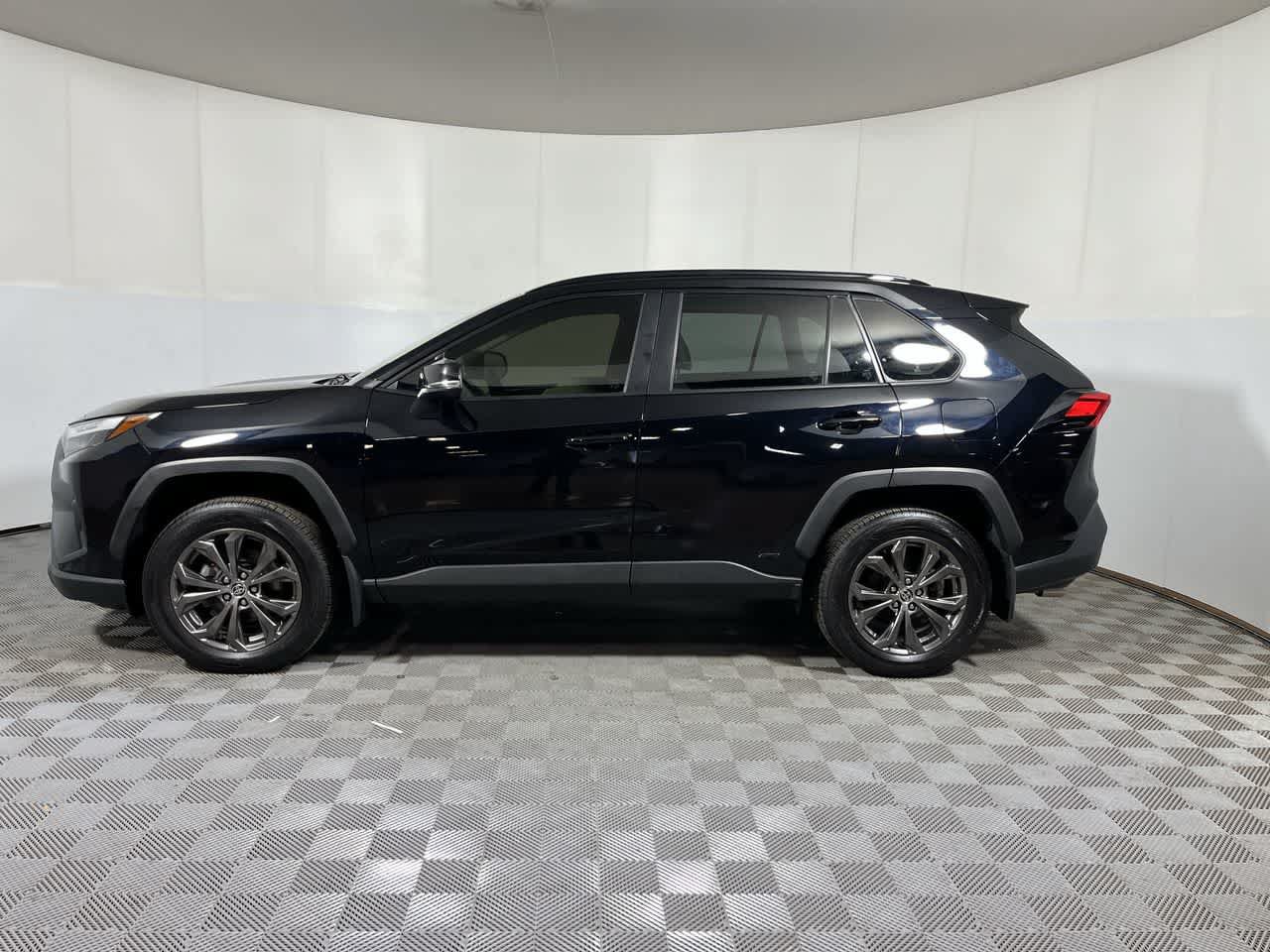 Used 2023 Toyota RAV4 XLE Premium AWD/4WD image 5