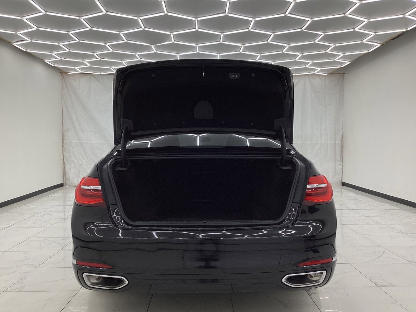 Used 2019 BMW 740i xDrive image 45