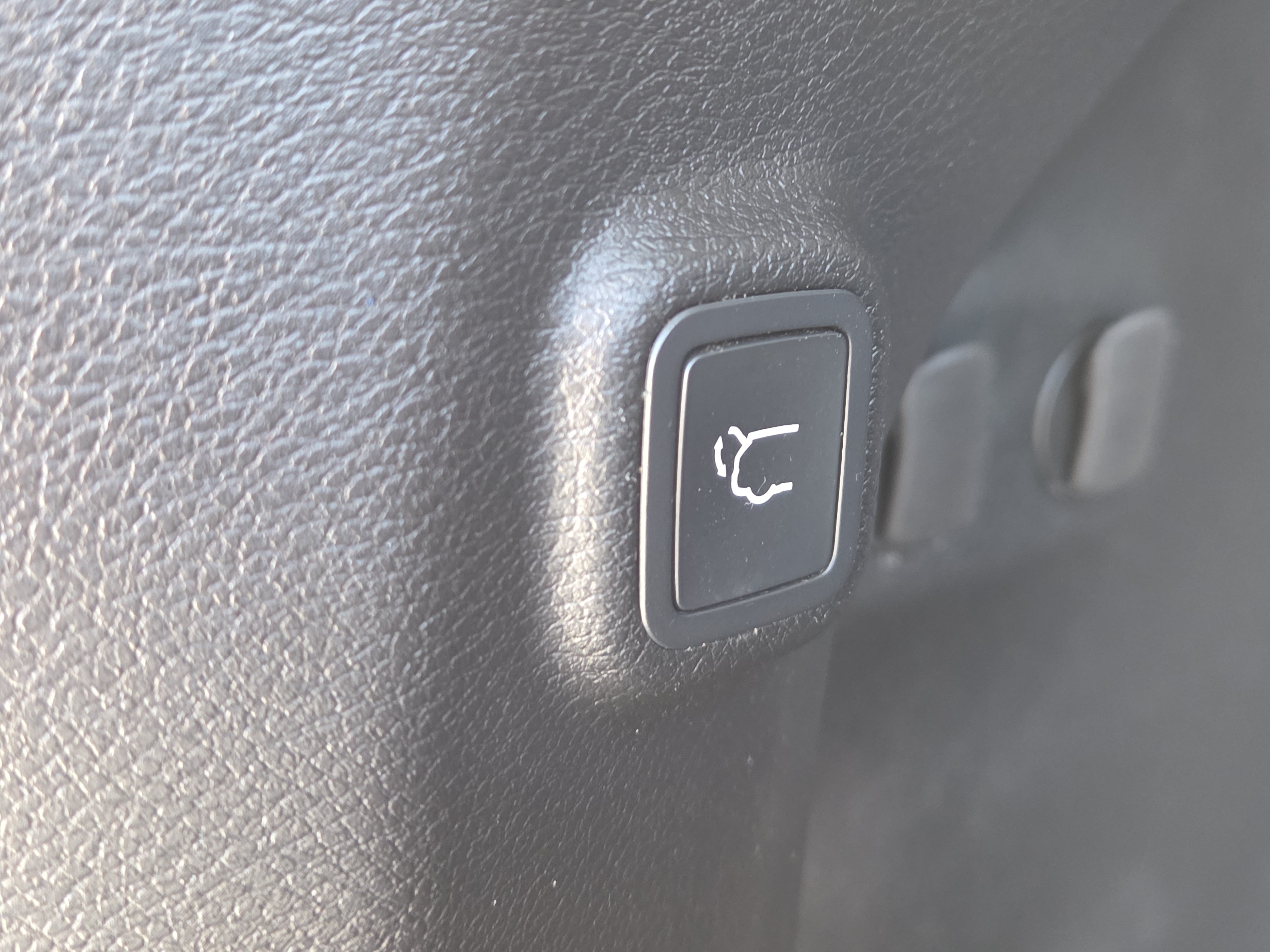 Used 2019 Jeep Cherokee Limited AWD/4WD image 11