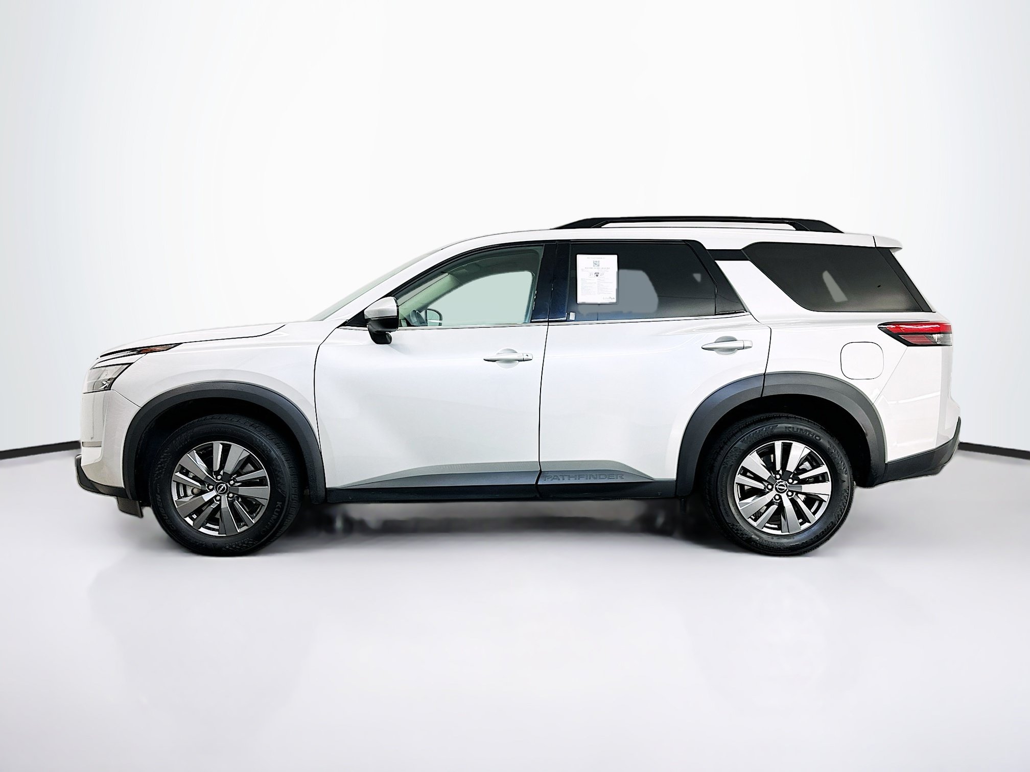 Used 2025 Nissan Pathfinder SV AWD/4WD image 4