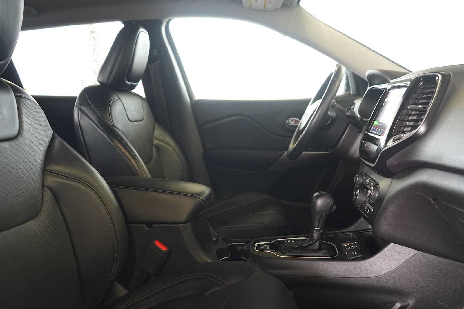 Used 2019 Jeep Cherokee Limited FWD image 15