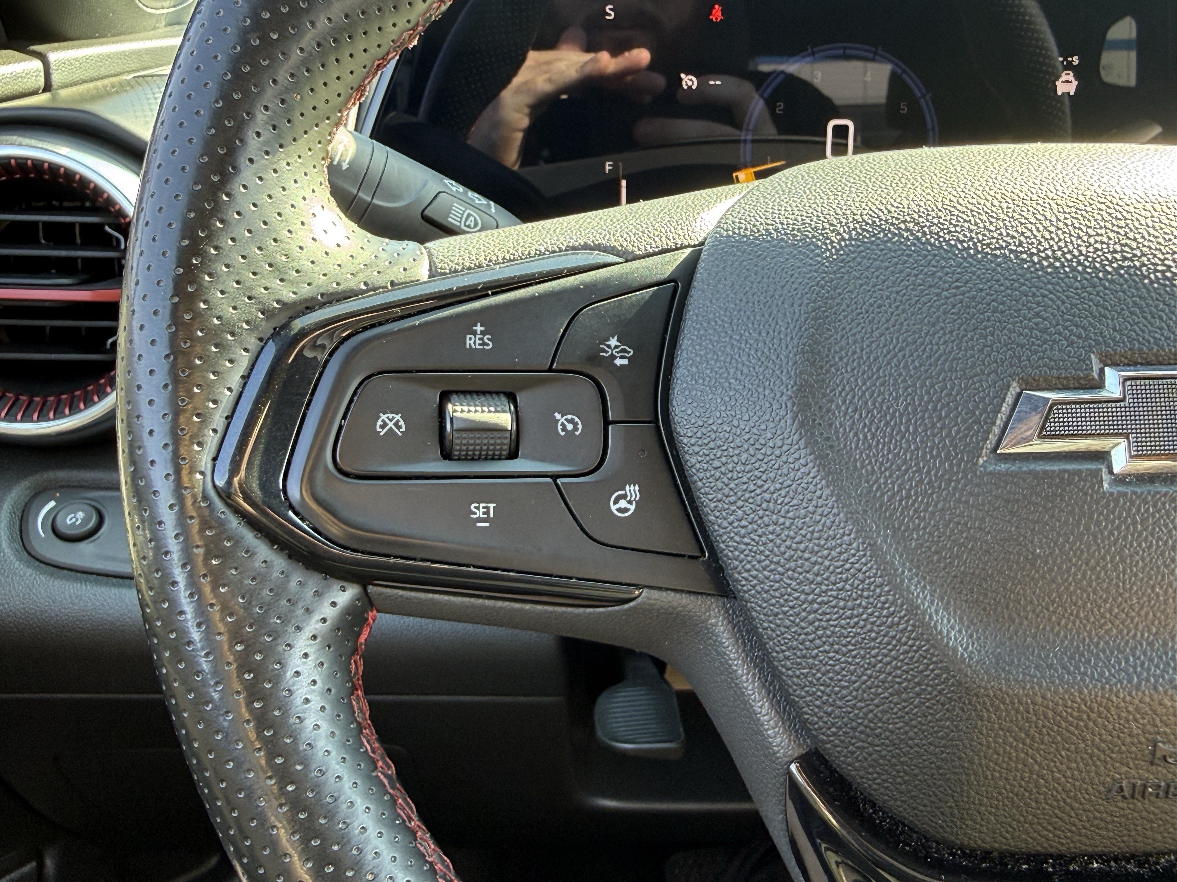 Used 2024 Chevrolet Trax RS FWD image 17