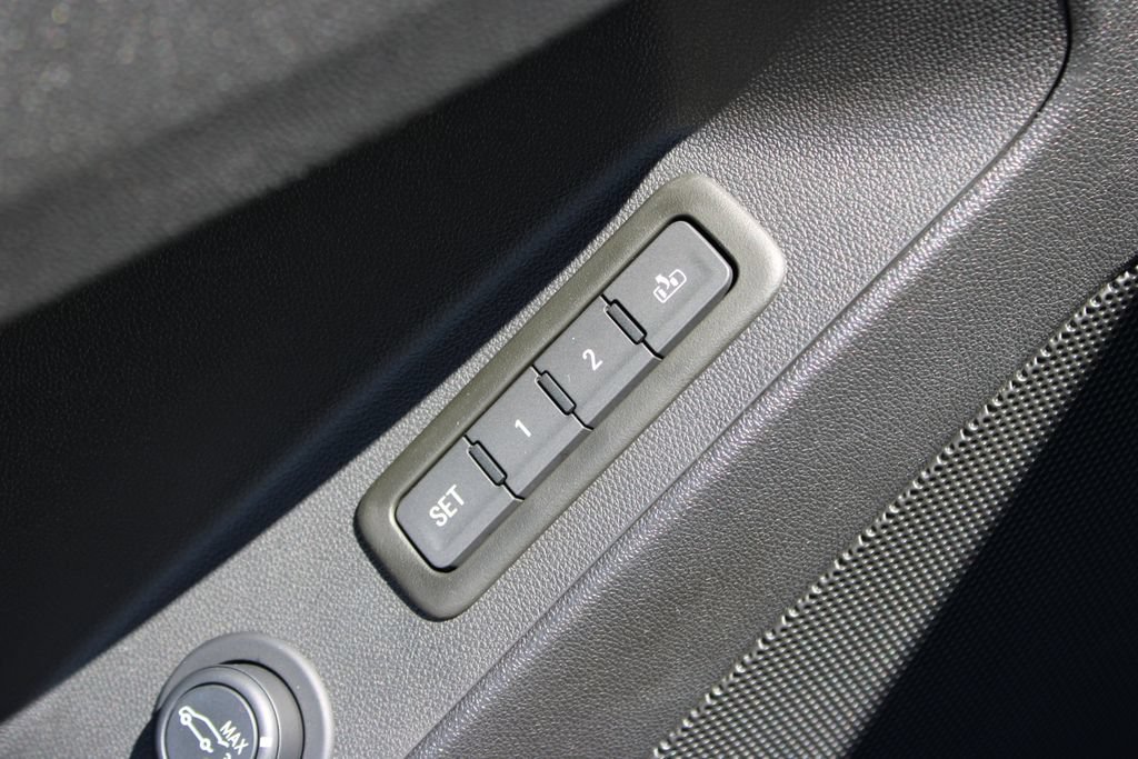 Certified 2023 Chevrolet Equinox Premier FWD image 12