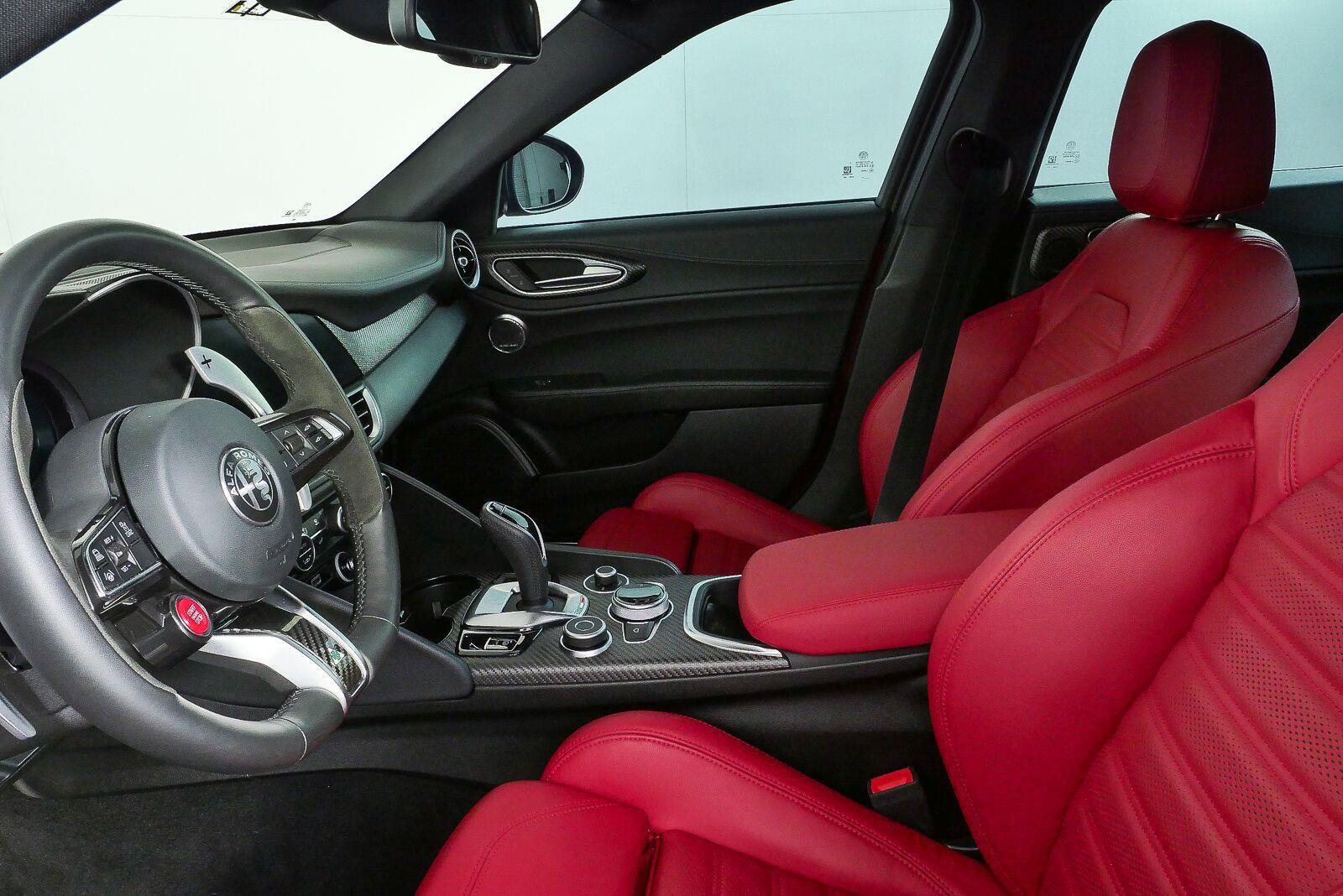 Used 2024 Alfa Romeo Giulia Quadrifoglio RWD image 5