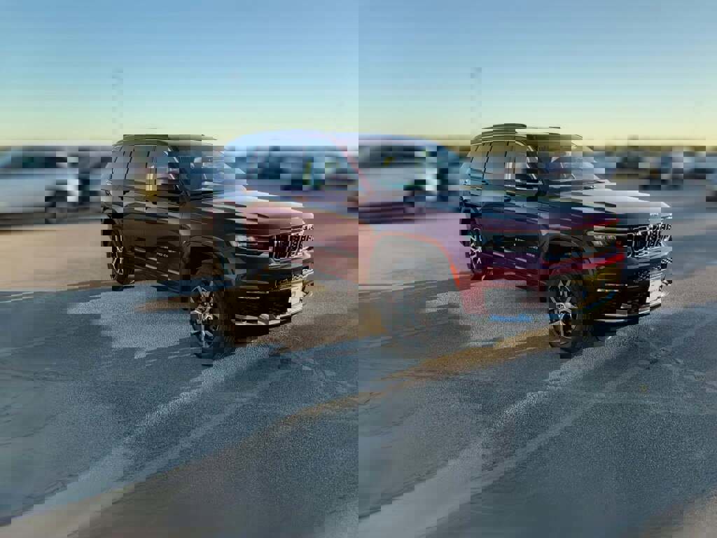 New 2025 Jeep Grand Cherokee L Limited w/ Luxury Tech Group II image 16